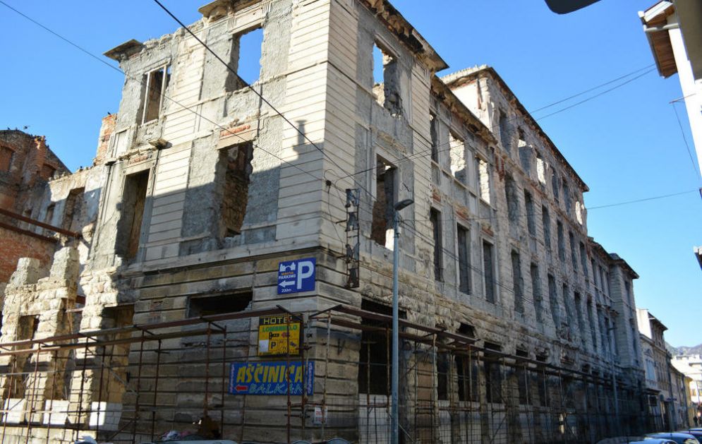 JEDAN SKOČIO SA SKELE: U Mostaru povređena 2 radnika koja su renovirala zgradu u trenutku zemljotresa