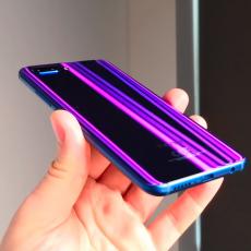 JEDINSTVEN! Ovaj mobilni telefon menja boje, a i cena mu je podnošljiva! (VIDEO)