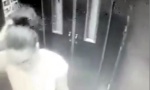 JEZIV SNIMAK SA NOVOG BEOGRADA: Devojka zamalo da nastrada u liftu, nastavio da se penje dok je izlazila (VIDEO) 
