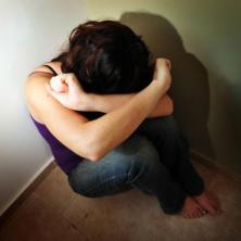JEZIV ZLOČIN U POZNATOM LETOVALIŠTU: Uhapšeno šest mladića zbog silovanja devojke (18)