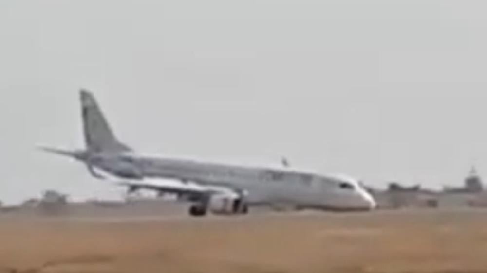 JEZIVA DRAMA PRI SLETANJU: Avionu otkazali prednji točkovi  zabio se nosom u pistu! (VIDEO)