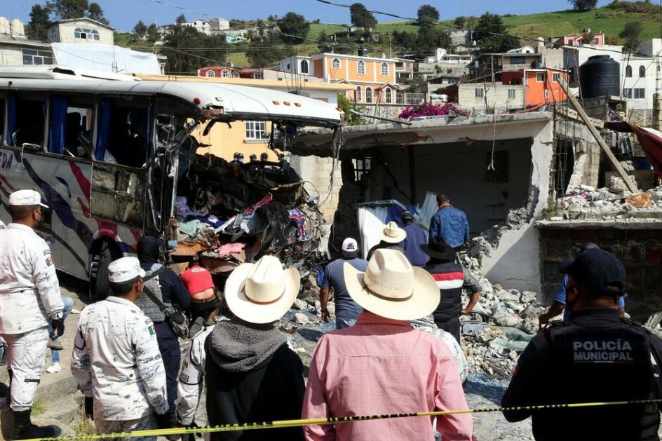 JEZIVA NESREĆA U MEKSIKU: Autobus se zabio u kuću, najmanje 19 poginulih, 32 povređenih