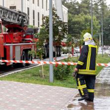 JEZIVO! PROCURELE HEMIKALIJE, OTROVANI UČENICI: Imaju simptome gušenja, mučnine, povraćanja... SVI SU EVAKUISANI! 