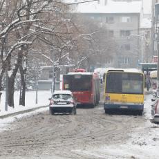 JKP „Gradska čistoća“ uklanja sneg: Angažovano preko 280 komunalnih radnika