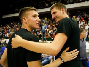 JOKIĆ I BOGDANOVIĆ ODALI POŠTU ŽRTVAMA: Srpski košarkaši izjavili saučešće porodicama nastradalih (FOTO)