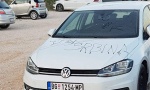 JOŠ JEDAN SKANDAL U SPLITU: Na automobilu beogradskih tablica napisano Ubi Srbina