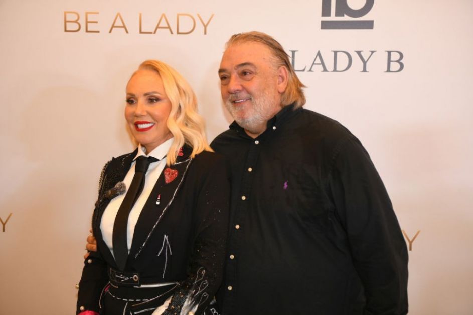 Jaguar, Mercedes, Range Rover, a jedan samo za pijacu: Vozni park Lepe Brene i Bobe je impozantan