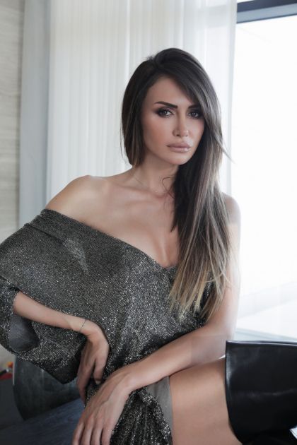 Jaman je uspešan di-džej i devojke ga obožavaju, a evo u čemu se pronašao mlađi sin Emine Jahović