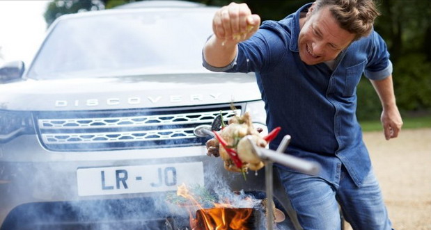 Jamie Oliver kuva na Land Roveru Discovery