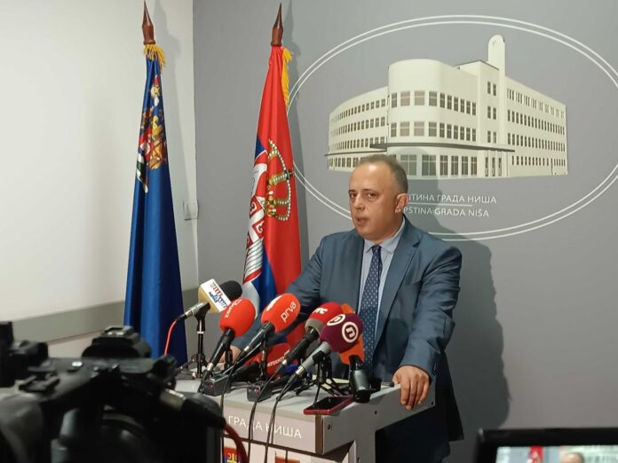 Janković tuži Novakovića koji ne dolazi na ročišta – dao lekarsko opravdanje, a u isto vreme uslikan na slavi