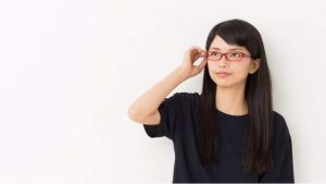Japan: Debata nakon zabrane Japankama da nose naočare na poslu