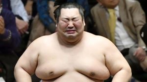 Japan i sumo rvanje: Uplakani džin i pobeda za preminulog trenera
