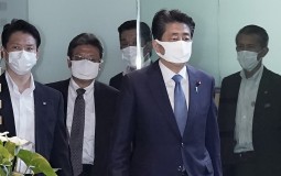 
					Japanski premijer Šinzo Abe podnosi ostavku 
					
									