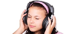 Javno slušanje radio-igre za decu Maja Majušna