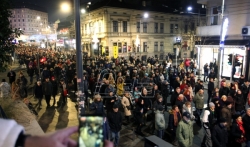 Protest: Gradjani ispred Hrama Svetog Save čekaju da zapale sveće za ubijenog Olivera Ivanovića