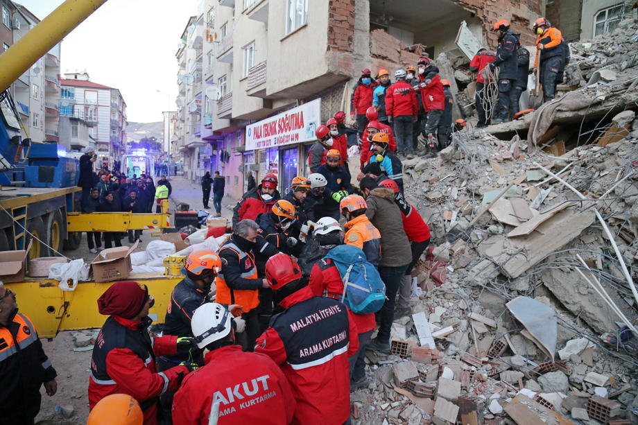 Jedna osoba poginula, 9 povređeno u zemljotresu u Turskoj