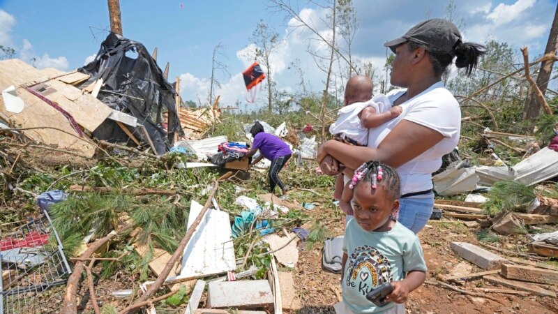 Jedna osoba poginula, desetine povređenih u udaru tornada na Misisipi