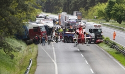 Jedna osoba stradala, 59 povređeno u sudaru kamiona i autobusa u Slovačkoj