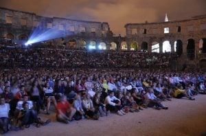 „Jedno svetlo, hiljade uspomena“: Pula se oprašta od svoje stare projekcijske kabine u Areni koja posle 72. izdanja Festivala odlazi u istoriju