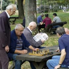 Jednokratna pomoć za srpske penzionere: Pomoć države stiže DVA PUTA
