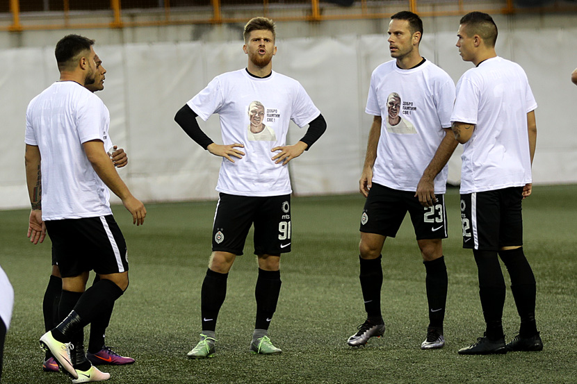 Je l’ moguće da su fudbaleri Partizana izašli u majicama sa likom Saleta Mutavog! (FOTO) (VIDEO)