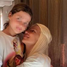 Jelena Karleuša objavila hit scenu: Izvela ćerke u kafanu, a Nikin POTEZ raspametio sve (FOTO)