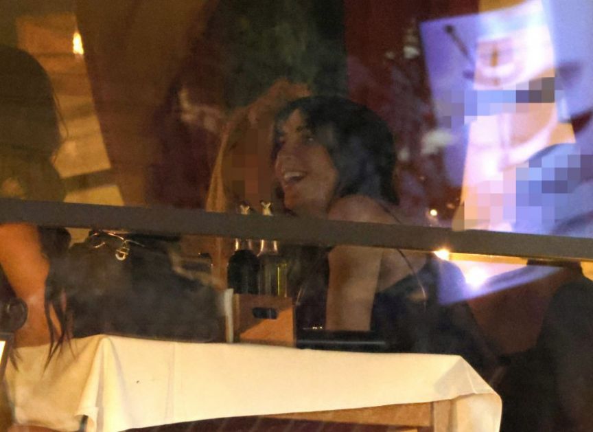 Jelisaveta Orašanin u provodu bez muža: Evo gde i sa kim je uhvaćena FOTO