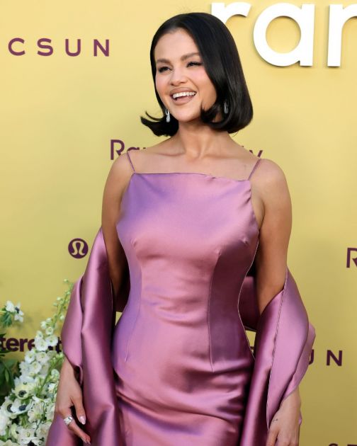 Jelly chrome nokti će biti svuda ove jeseni – pitajte samo Selenu Gomez