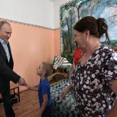 Jeste vi Putin? Da, jedeš li slatko? Ruski predsednik ponovo iznenadio svet dijalogom sa jednim dečakom (VIDEO) 