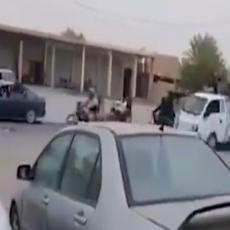 Jeziva parada džihadista IS: Leševi boraca SDF-a prikazani kao RATNI PLEN (VIDEO)