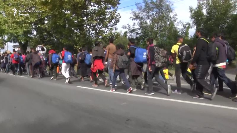 Još jedan protestni marš: Izbeglice krenule peške ka Mađarskoj