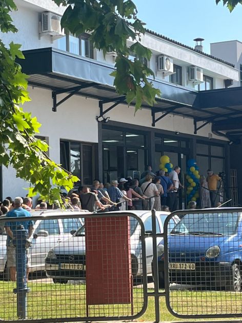 Još jedan veliki trgovinski lanac stigao u Vranje: Građani čekali u redu pre otvaranja