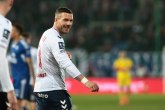 Još nije kraj – Podolski potpisao novi ugovor