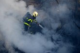 Još uvek gori 3.000 kvadrata u Nišu: Vatrogasci na terenu