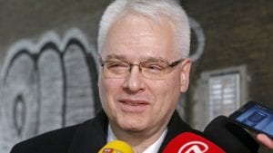 Josipović: Ne veselim se problemima koje ima Srbija, Vučiću na naplatu dolazi populizam
