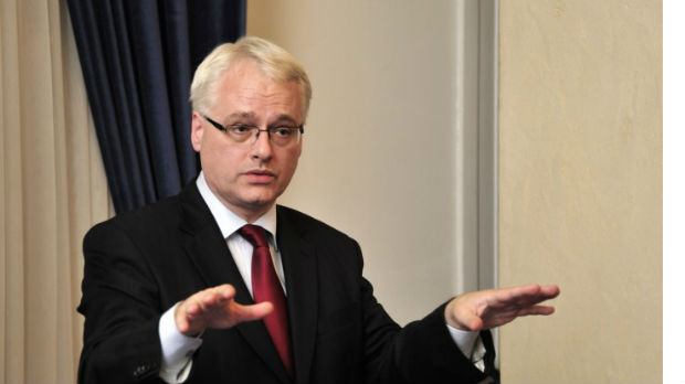 Josipović: Zar predsednica ništa neće reći povodom mise ustaškim generalima