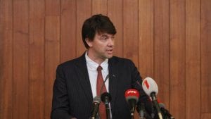 Jovanović: Protivzakonito deljenje stranačkog pamfleta SNS-a uz uplatnice Infostana