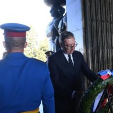 Junaci, večna vam slava i hvala: Predsednik Vučić položio venac na spomenik Neznanom junaku na Avali