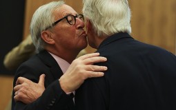 
					Junker: U narednim danima pregovori o Džonsonovom predlogu za sporazum o Bregzitu 
					
									