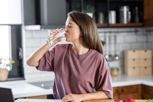 Jutarnje navike koje tope salo na stomaku – 4 jednostavna koraka za bolji metabolizam