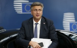 
					Jutarnji list: U Zagreb na kongres EPP stižu najviši zvaničnici EU, Vučić nije potvrdio 
					
									