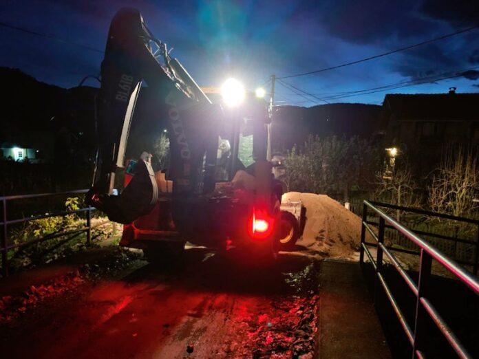 Južna Morava i dalje raste, u toku ojačavanje bedema u Grdelici