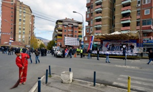 Protest u Kosovskoj Mitrovici: Srbi traže slobodu kretanja