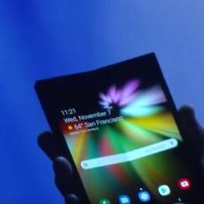 KAČE SE NA TREND: Samsung predstavio svoj prvi ekran na preklop (VIDEO)