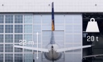 KAD JE HANGAR MALI: Kreativan način kako su upakovali avionu zadnjicu (VIDEO)