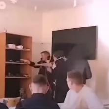 KAIŠEM TUKLI PROFESORA! Tragovi krvi po učionici, uzvikivali ČETNIČKI VOJVODA - užasna scena u školi u Zagrebu (VIDEO)