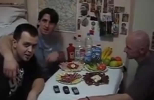KAKO JE OVO MOGUCE Snimak Kristijana Golubovica iz zatvora sokirao Srbiju Hvali se bogatom gozbom i mobilnim telefonima