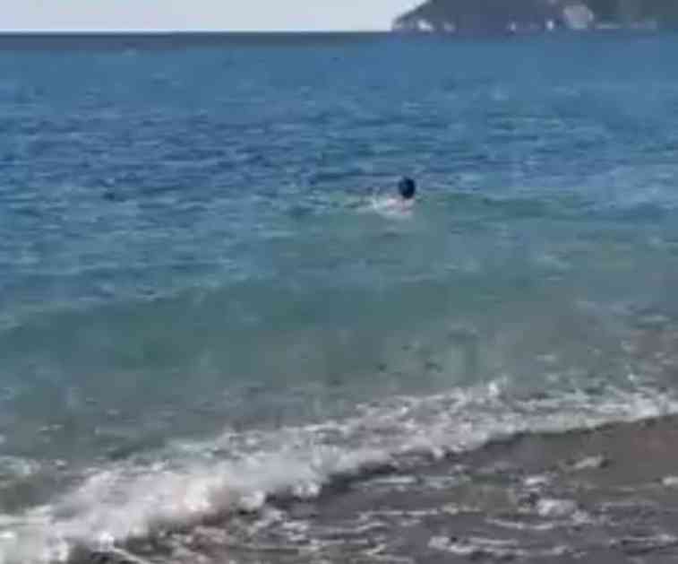 KAKO MU NIJE BILO HLADNO: Za ovog muškarca iz Bara kupanje u decembru nije nikakav problem (VIDEO)