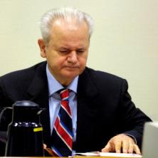 KAKO SE USUĐUJETE DA KAŽETE DA SE KOSOVO GRANIČI SA SRBIJOM?! Milošević objasnio kako je počeo rat, Zapad će dugo pamtiti njegove reči (VIDEO)