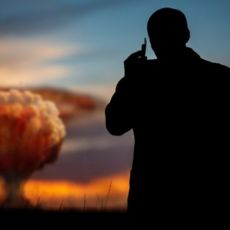 KAKVA ĆE BITI SUDBINA ČOVEČANSTVA AKO NEKO STISNE CRVENO DUGME Možemo li da preživimo nuklearni rat?